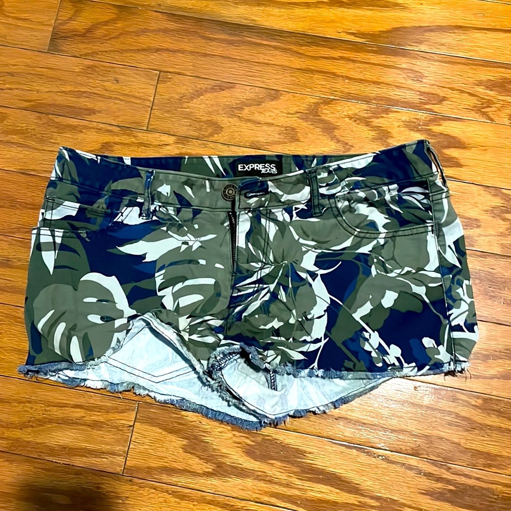 Stretchy short express shorts size 10